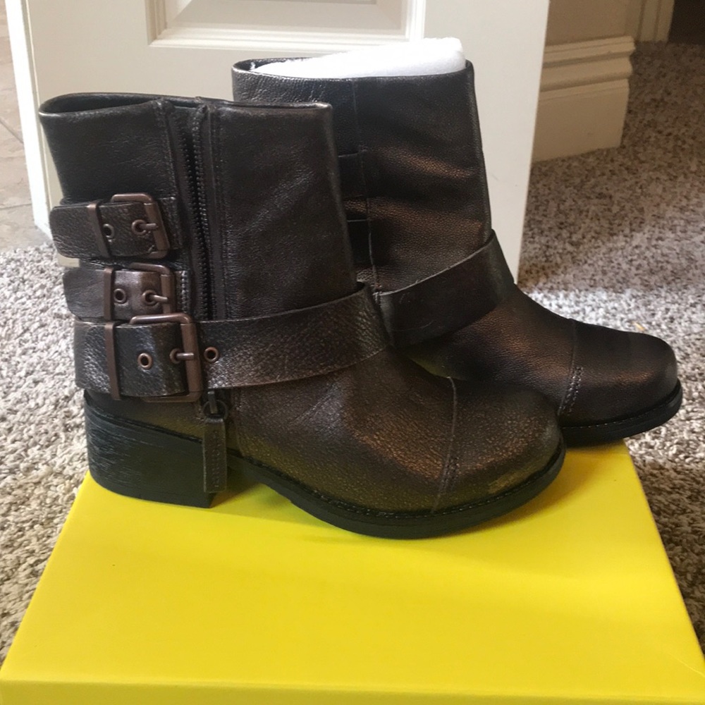 Kenneth Cole Reaction booties